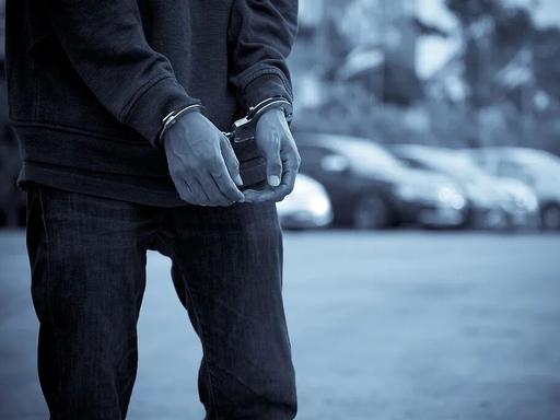 “奇耻大辱啊！”男子带妻子赴宴，聚餐宴上妻子饮酒过量醉得不省人事，一旁就餐的拱某