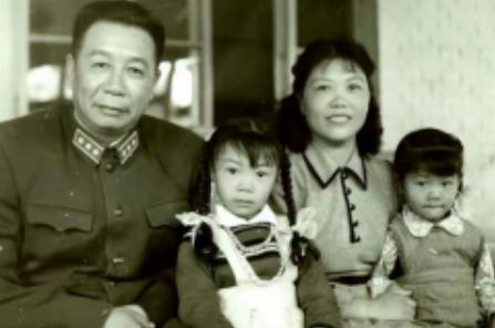 1981年，开国上将陈士榘要离婚，子女们知道后非但不阻拦，反而说：“离婚了也好，