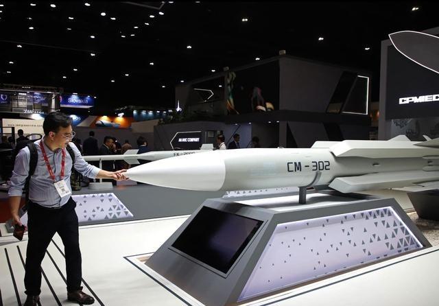 美国航母的麻烦真的来了！就在特朗普政府对伊朗下达最后通牒的节骨眼上，德黑兰突然爆