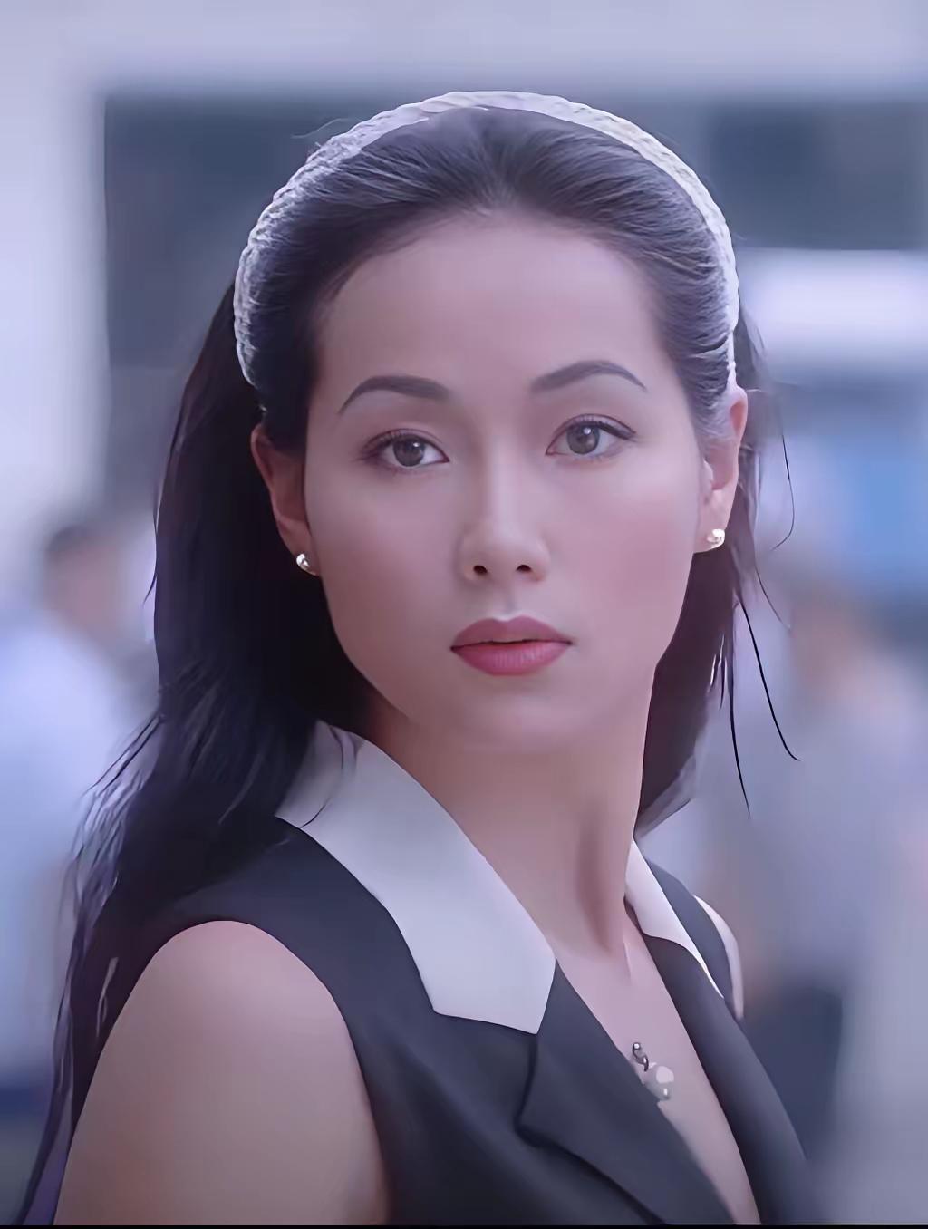 性学专家李银河说：​“做老婆的，别管男人跟谁睡，他出去了，不在你身边，你管他干
