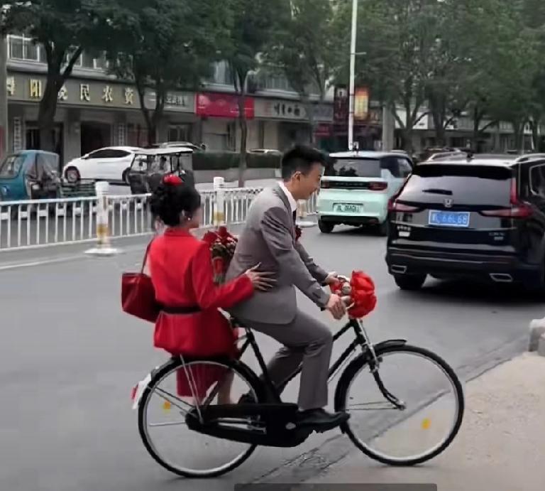 河南的这场婚礼！直接扯下了资本的遮羞布，像那些繁文缛节说不，像那些无聊的仪式说不