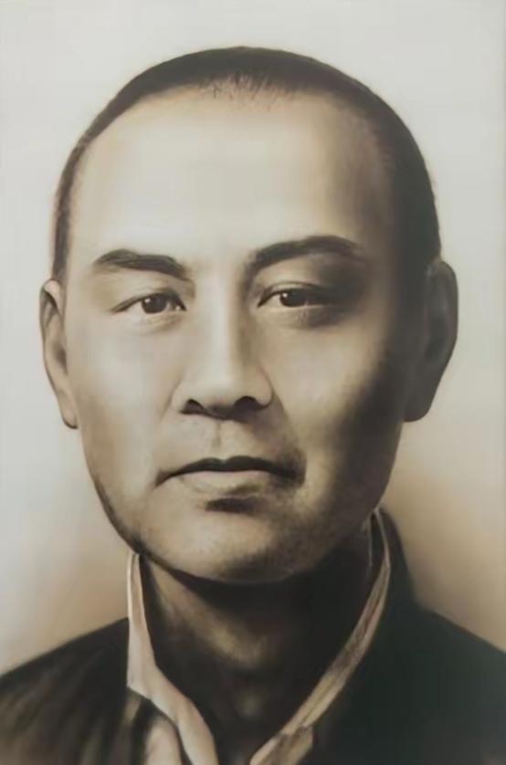 1938年7月，国军少将张岚峰率部投日。不久后他的弟弟张俊峰和日军发生纠纷，被日