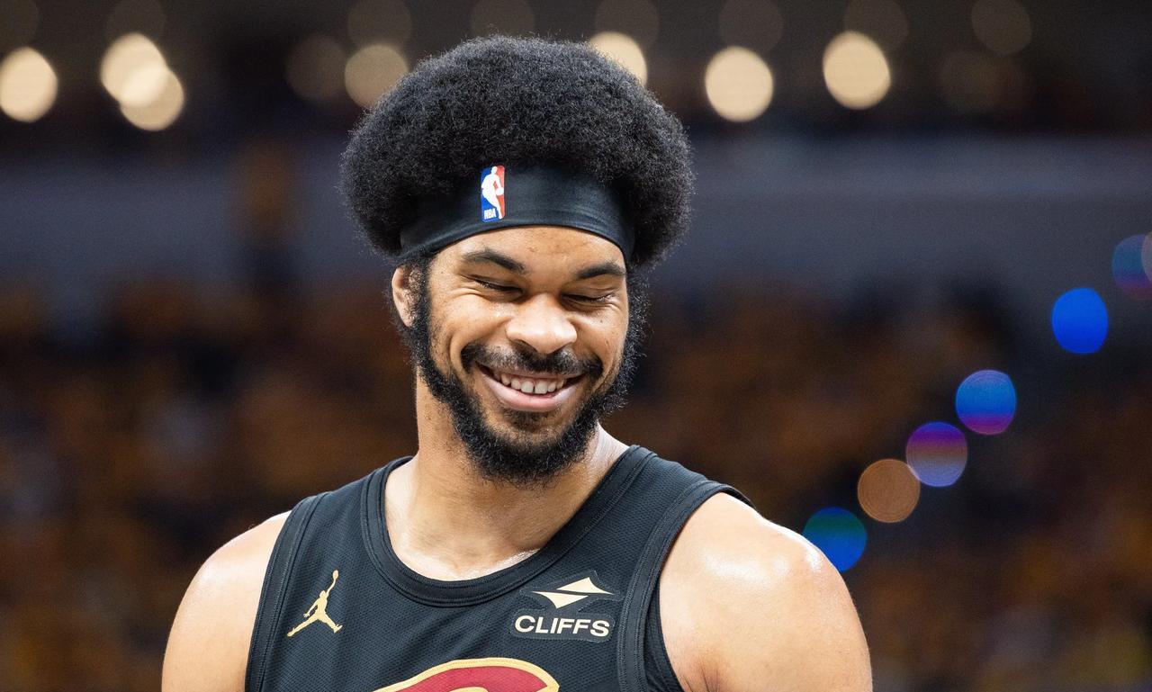 #NBA#这笔交易若是达成，勇士管理层就很值得称赞了！近日，美国媒体模拟了