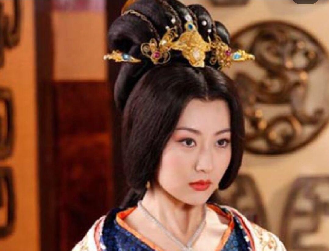 一天，唐末军阀朱温的亲信送来了一个漂亮的女子，朱温一看笑得合不拢嘴，因为这个女子