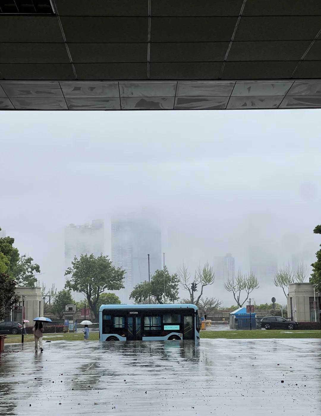 武汉变成了云梦泽🌨️🌁翻到前几天武汉下雨时拍的照片最后放张晴天的