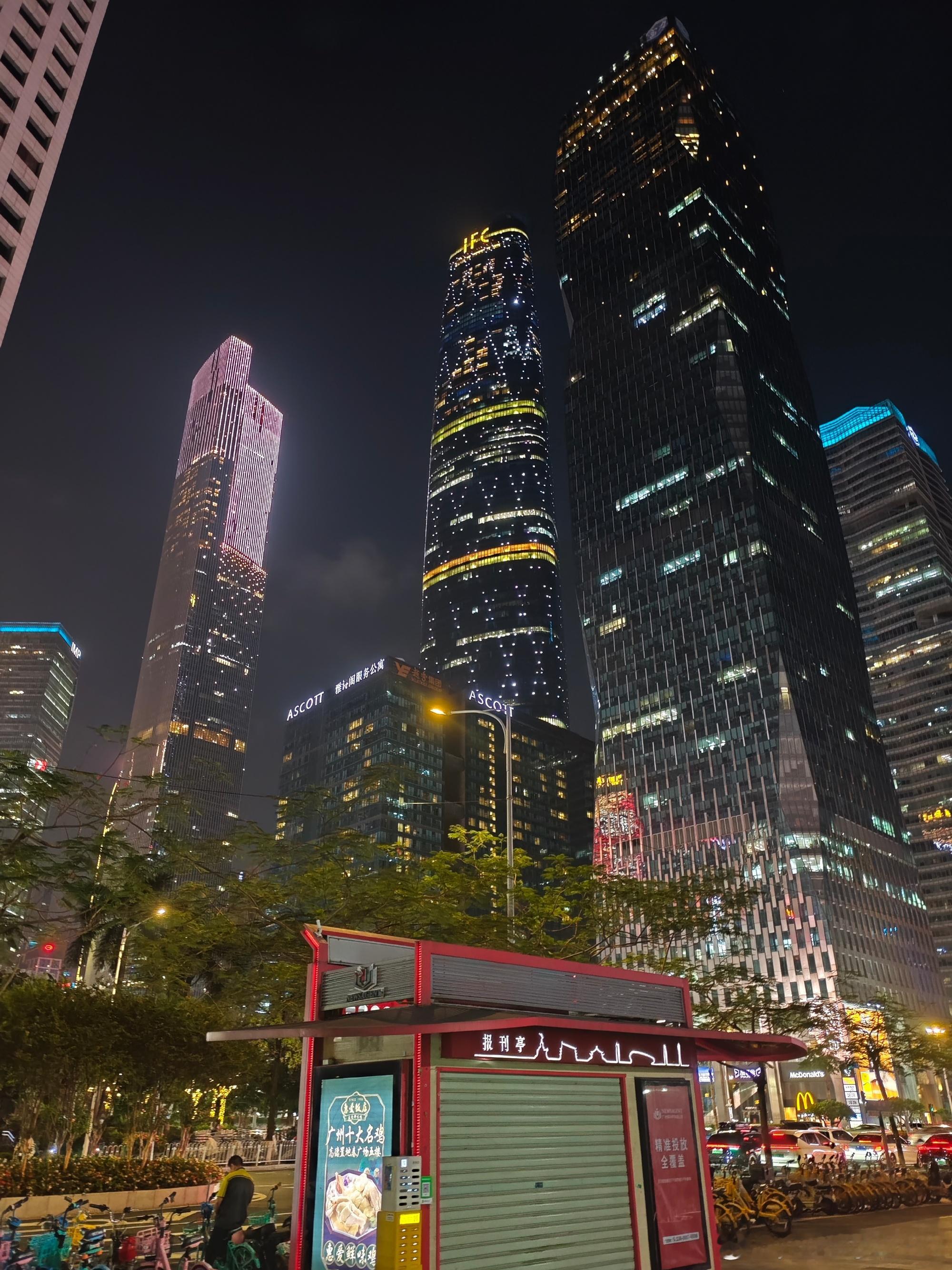 珠江新城西塔：夜空中凝固的交响  当暮色四合，珠江新城的天际线便开始上...