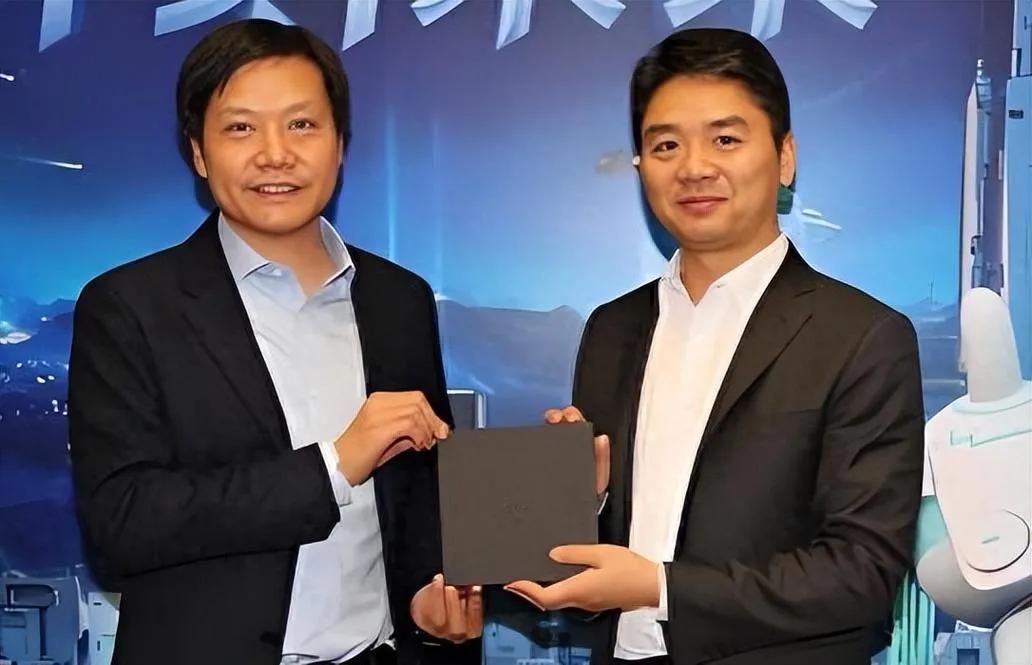 雷军问刘强东：“东子，干得累不？”刘强东回答：“几十万兄弟靠我吃饭，能不累吗？”雷军感慨：“看着你我