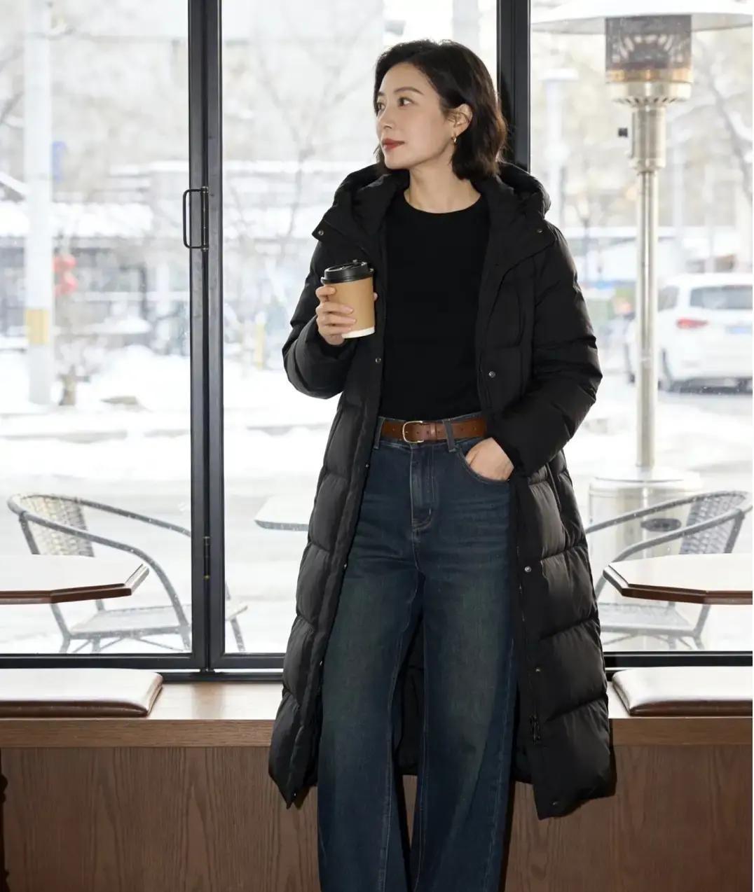 800元羽绒服冻哭表妹她买了三件便宜货，零下十度缩成鹌鹑。我一件2200的