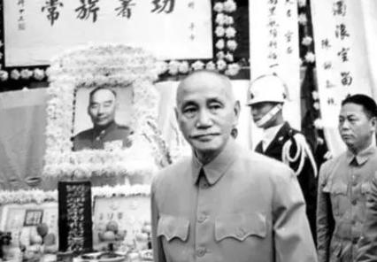 1962年2月10日，蒋介石探望病重的胡宗南，胡宗南泪流满面，说：“这里（台湾）