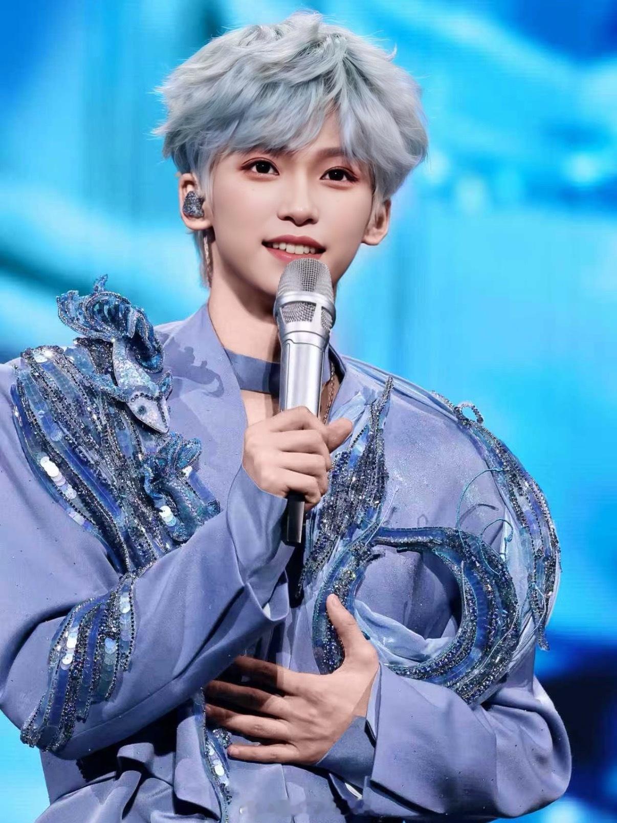 梓渝蓝粉色梓渝怎么什么发色都驾驭的这么好