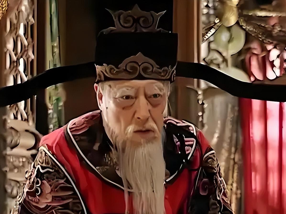 未来皇帝的岁赐，连续三年发不下来。堂堂天子的亲儿子，最后凑了一千五百两银子送给严
