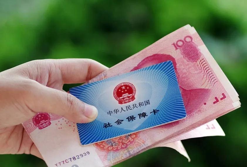 小丽终于想通了！她今年已经44岁了，一直在家相夫教子，上伺候年迈的公婆，下照顾