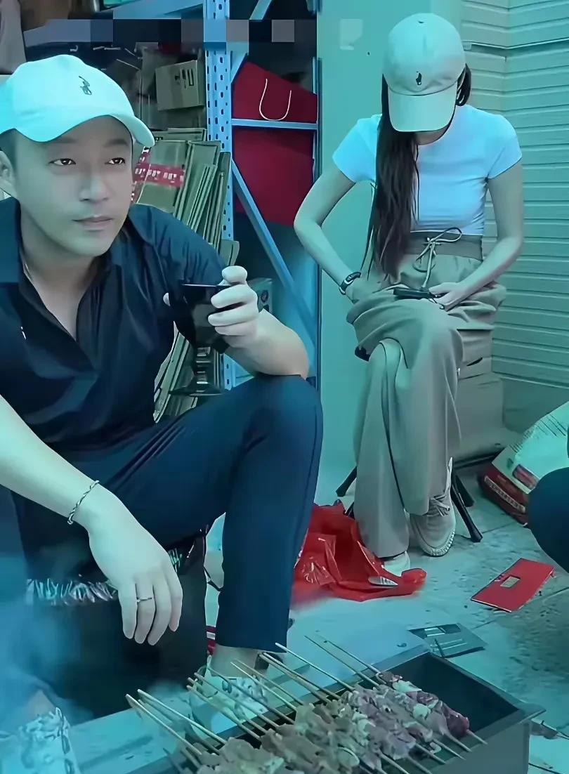 #视频转图文大赛#汪小菲是真的爱烤串啊，既爱吃又爱自己烤。这不他又晒出自己烤羊