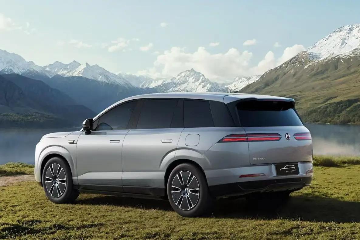 腾势N8L是一台非常热门的车型，订单相当火爆，那么产能怎么样？李慧透露，前段时间