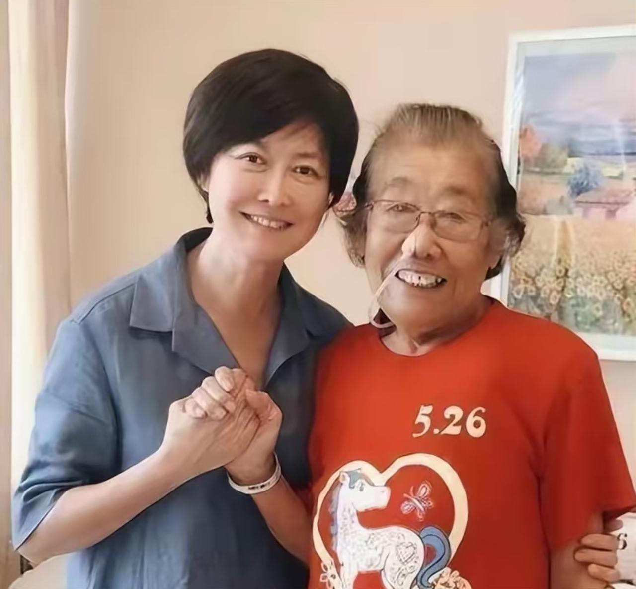 敬一丹64岁生日，变成了母亲的祭日，她靠着母亲生前的话，走出至亲离开的悲伤