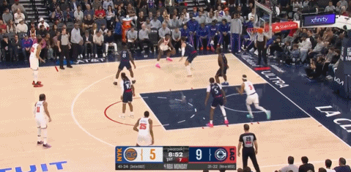 哈特你可长点记性吧面对小卡的防守，哈特居然还敢将球暴露在小卡面前，结果毫不意外