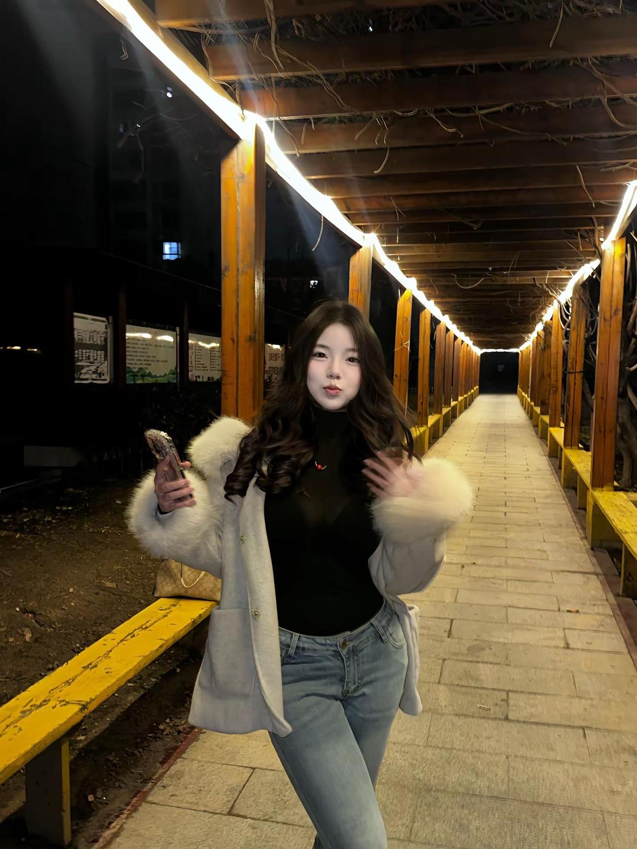 我是个想一出是一出的人但有人愿意陪我我就会觉得很幸福