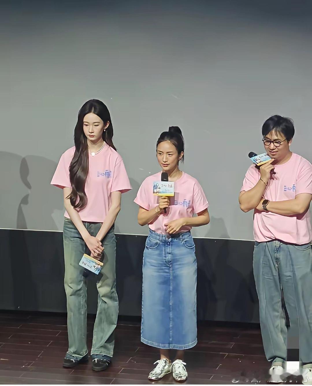 万万没想到电视里那么好看的女神，现实中是这么样的一小小只，真是白瞎看十几年电视了