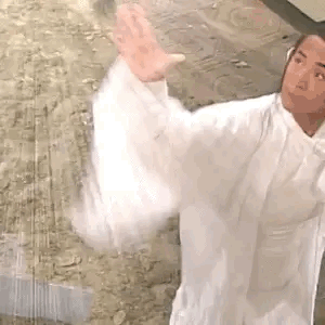 马景涛版本的吕洞宾风流倜傥、英俊潇洒、仙气飘飘！李宗翰版本的吕洞宾痴痴呆呆、