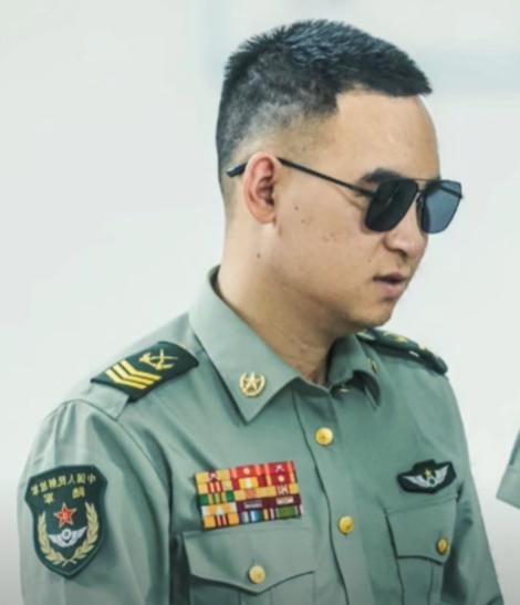 杜富国现在一个月领多少津贴，国家给了什么待遇？不夸张的说，多高待遇都是不够！ 