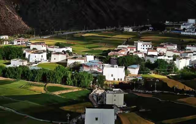 回村盖房为啥成潮流？这届人可算活明白啦如今越来越多人放弃在城里挤破头，转头