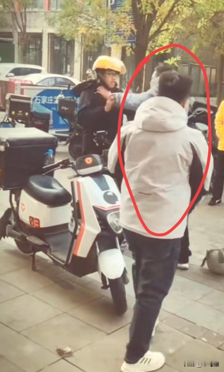 不要欺负老实人，老实人被逼急也别走极端啊。月初有个外卖小哥，离职的时候跟站