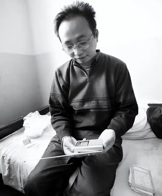 2002年，湖北青年李哨兵拿出全部家当还借了40万元，救下了生病的女友。没想到对
