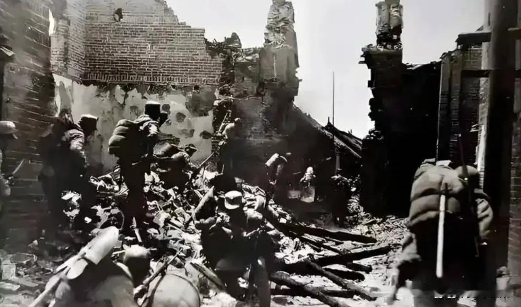 台儿庄大捷后，全国上下都在喊着乘胜追击、全歼日寇，可李宗仁的第五战区却在峄县一带