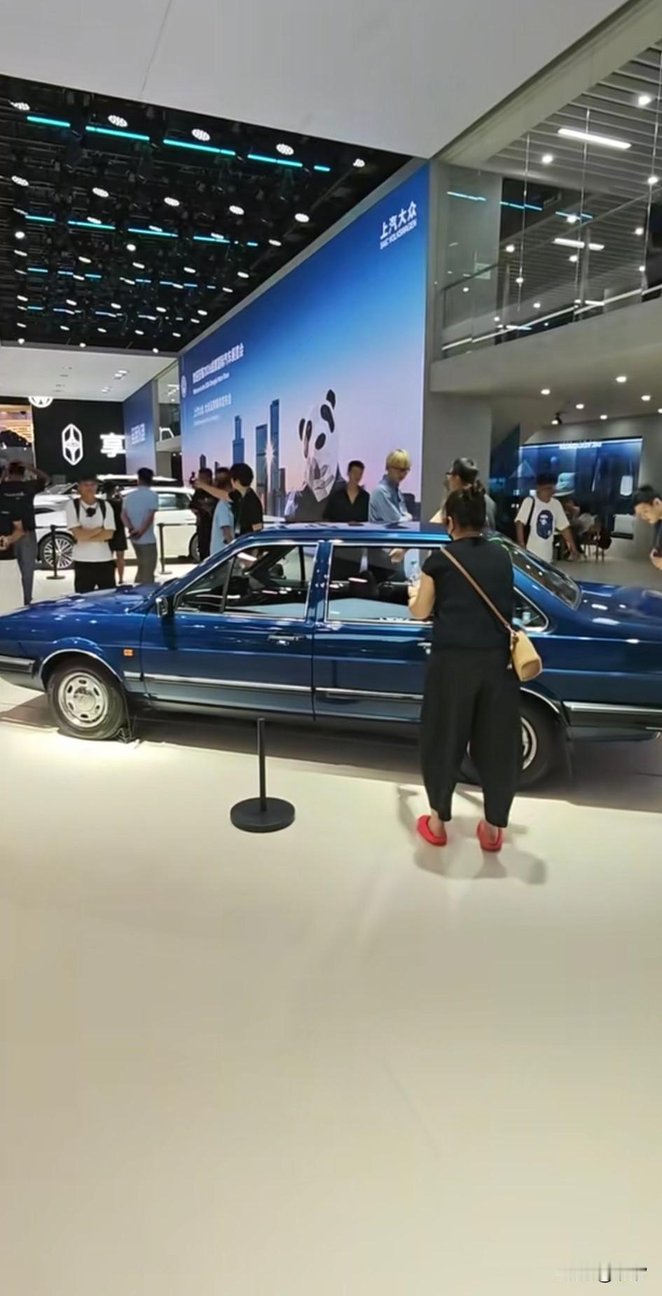 2026年成都国际车展，真的是让我开眼了，这种老款的桑塔纳车型，他真的是我