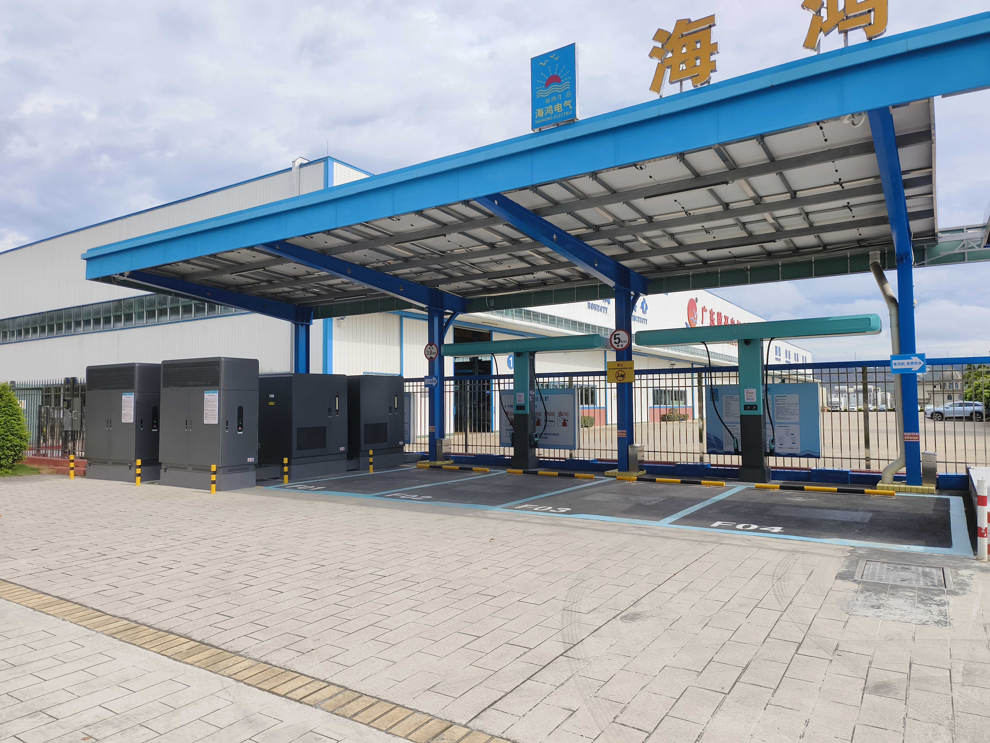 你想过没有，比亚迪建了这么多高速闪充站，但90%的电车开过去充电功率是吃不满的，