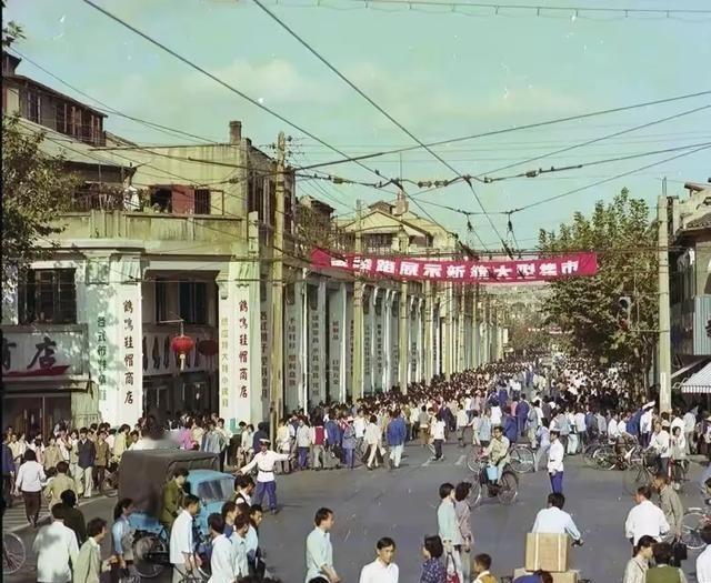 四十年前的金陵东路和今天的金陵东路，我们热爱的、念兹在兹的上海没了！李叔同这人