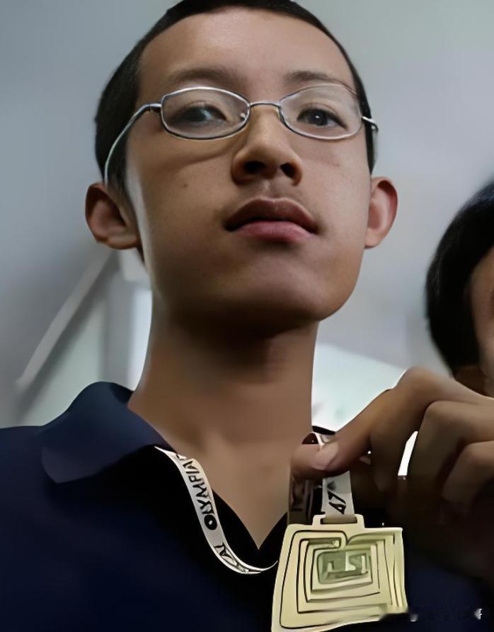 柳智宇，全国数学联赛第一名，两获国际奥数满分金牌，北京大学数学天才学霸，却突然放
