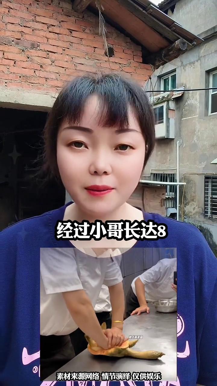 注意看，调皮小哥喂辣椒整蛊甲鱼，最后竟收获百年难遇奇观。这是小哥用镜头记录下的