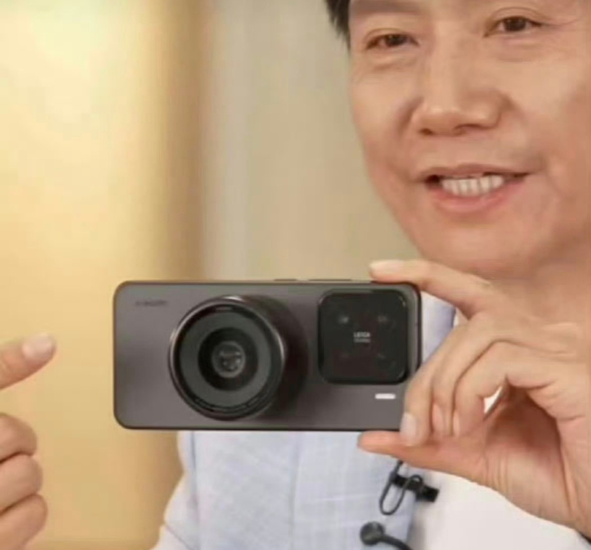 小米把这“玩意”整出来，绝对是颠覆手机、相机行业的存在了，手机空间有限，为了提升