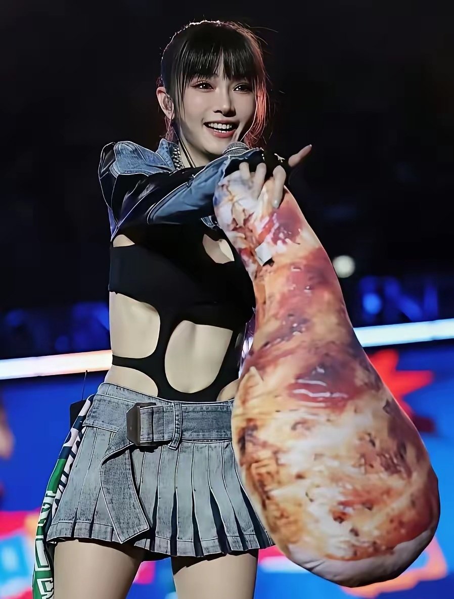 谢金燕51岁？骗谁呢！170cm常年46公斤，腰腹零赘肉，这分明是20岁少女身材！​