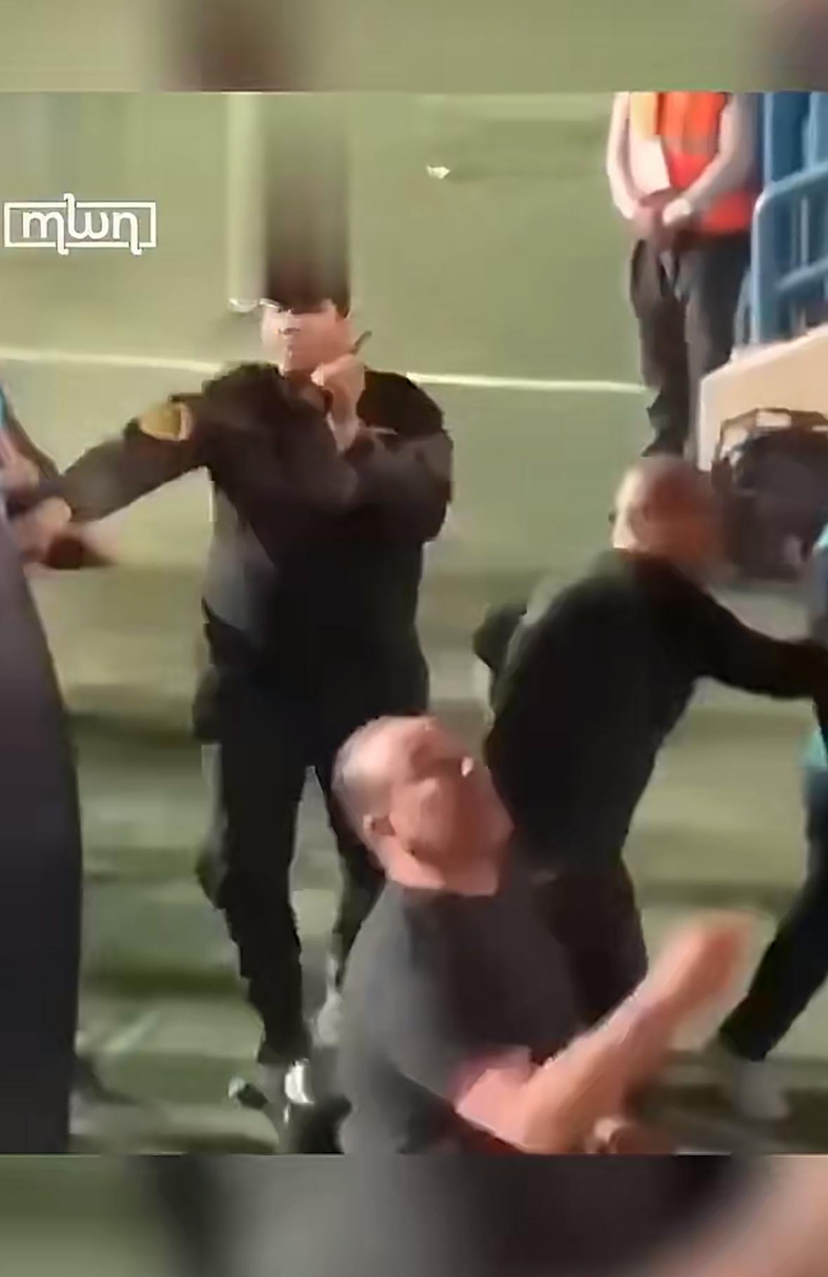 越扒越有，阿根廷球迷就偷着乐吧，网友：暴力和尚…事实上这位埃及教练哈桑精