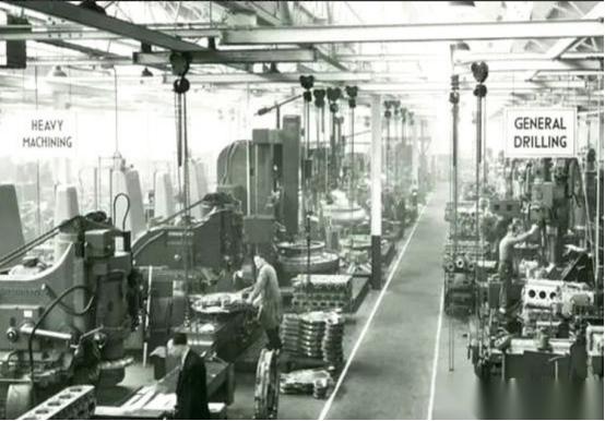 德国人估计想死的心都有了，七十年代卖给苏联的卡车生产线，以为是清库存，结果人家转