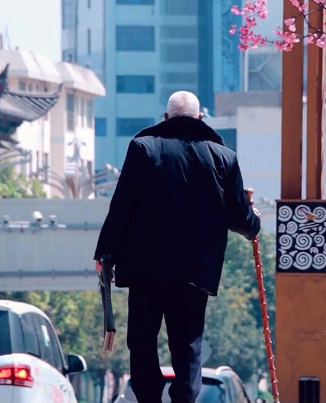 我辛苦攒了15年的20万养老钱，被亲哥一句话骗得血本无归。直到现在，我想起这件事