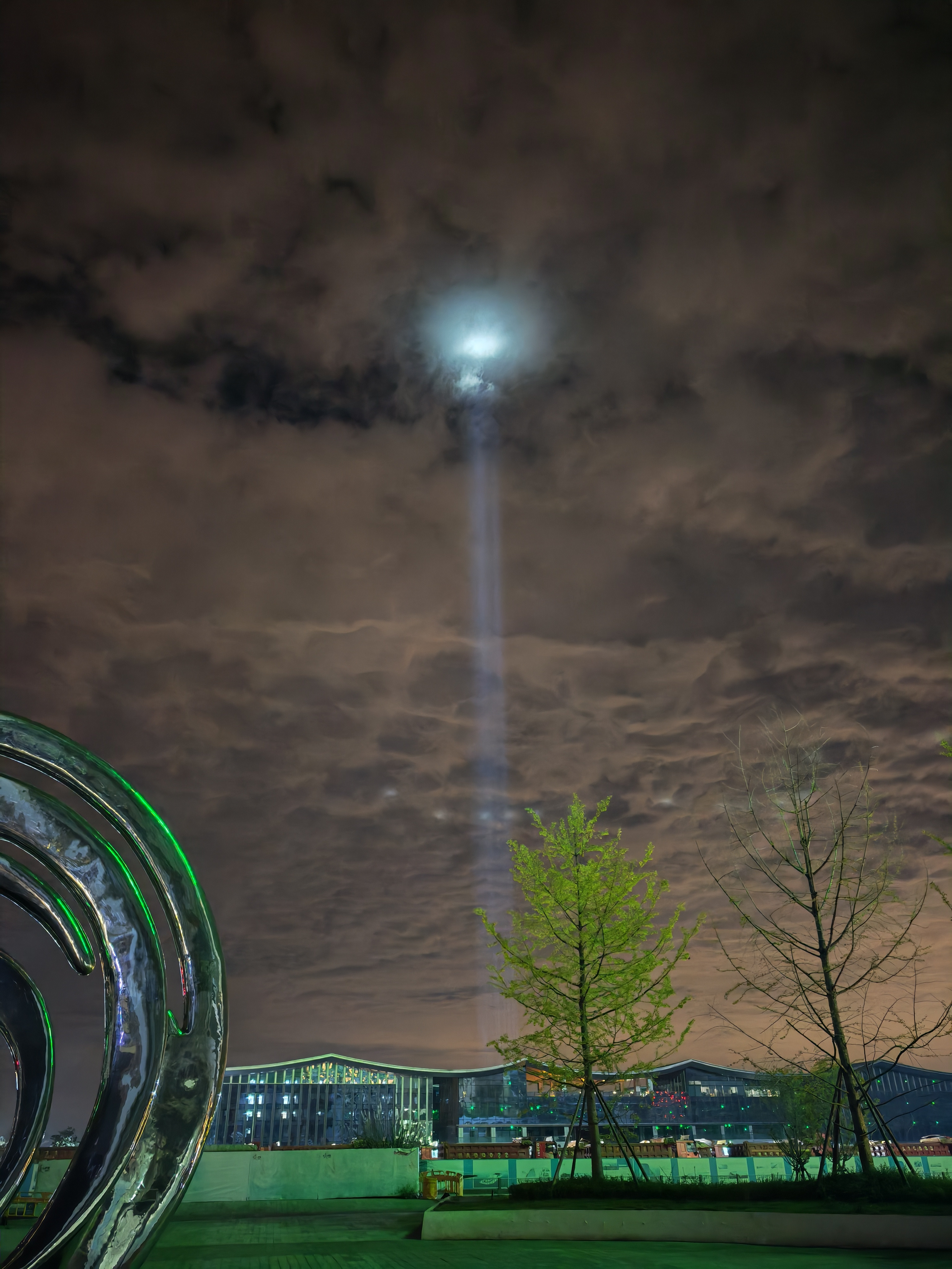 快看，这是什么，UFO吗？​​​