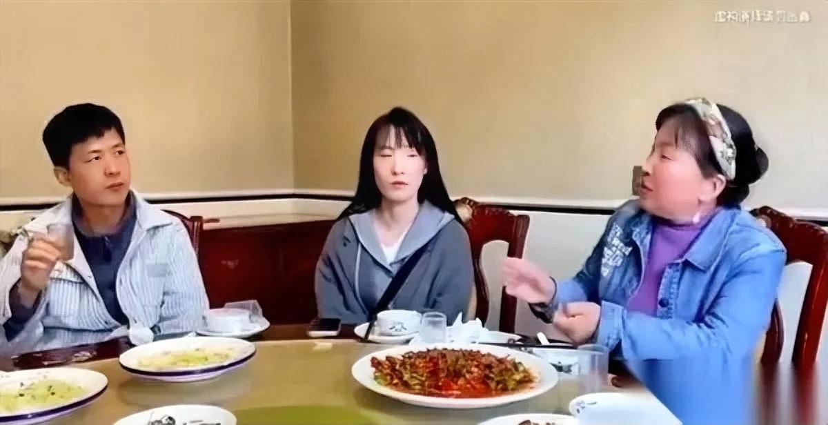 昨天吃席,邻桌吵了。女方要58万彩礼,男方说了句。她当场脸就白了。“