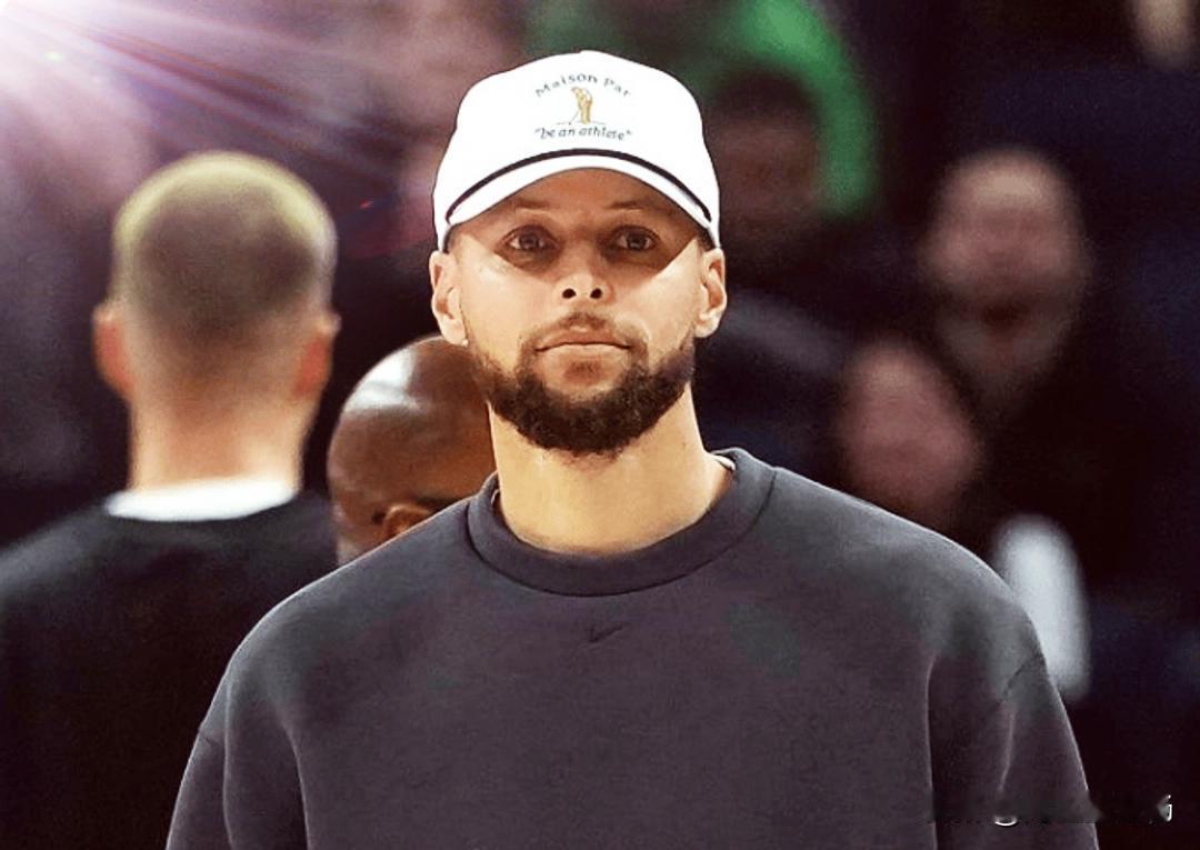 库里比谁都清楚：那扇门，正在他身后缓缓关上37岁库里遭遇右膝髌骨疼痛，生涯