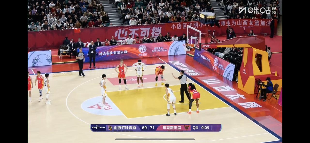 这是东莞女篮上演多少次的第四节逆转了？刚刚我进去看山西女篮和东莞女篮的最后一
