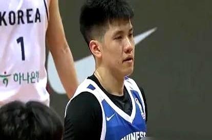 翻过日本那座山，胡金秋们的新麻烦，已经站在门口了。一个叫高柏铠的归化中锋，2