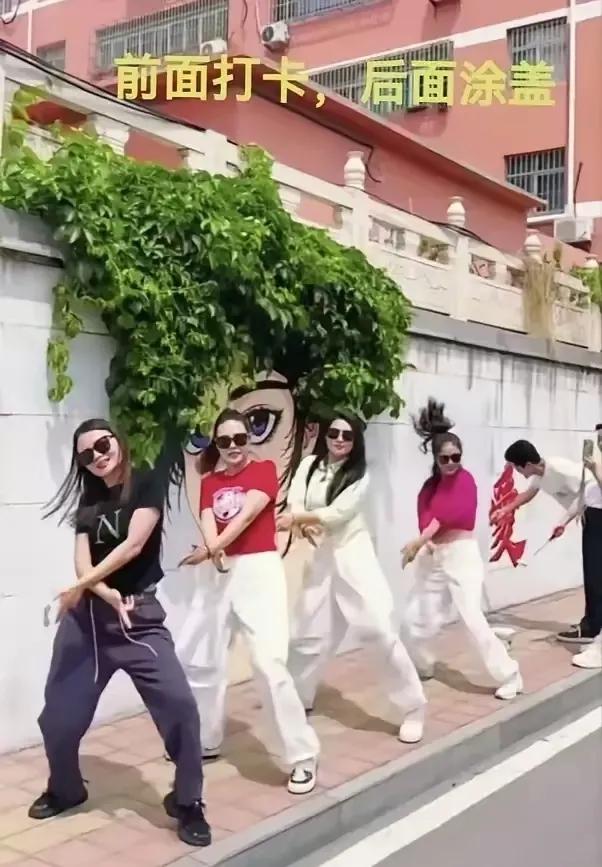 蔷薇女孩，济南涂掉，大连封路。但我支持济南的做法，不能因为网红而忽落掉不怎么上网