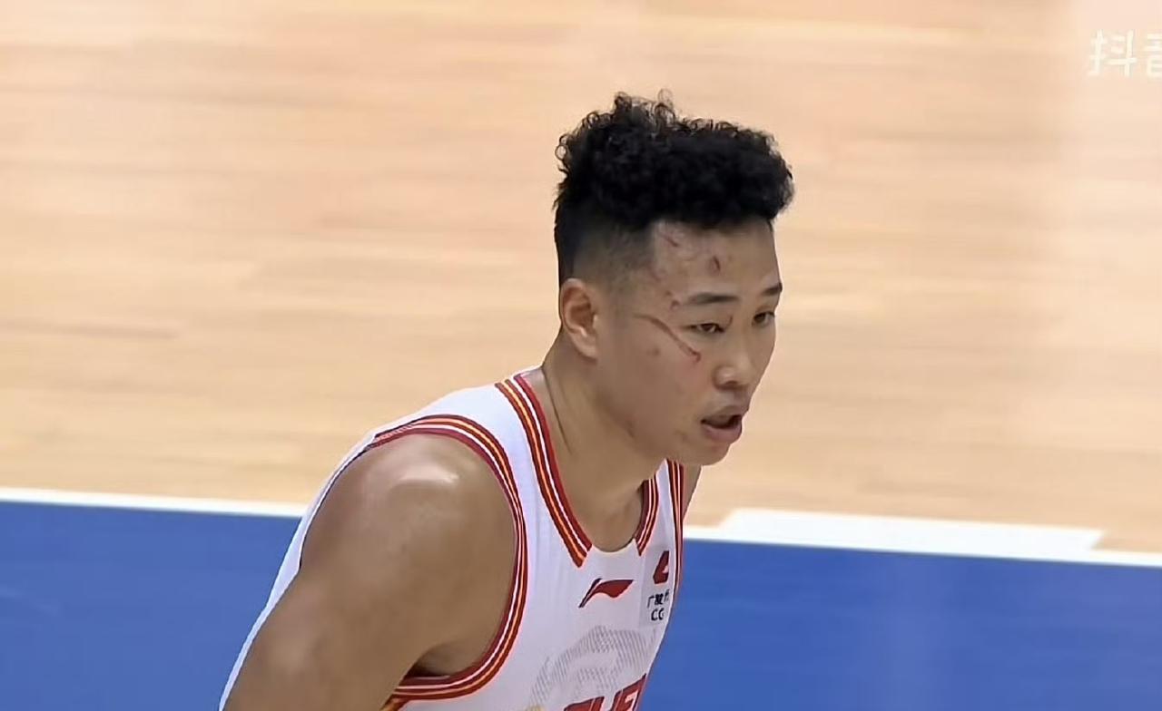 有一说一，今日陈盈骏和贺希宁根本不在一个级别！！贺希宁：今日上场36分钟，投