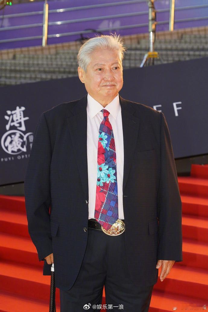 洪天明回应爸爸洪金宝暴瘦据港媒，洪金宝昨日出席金像奖颁奖礼被指暴瘦，儿子洪天明