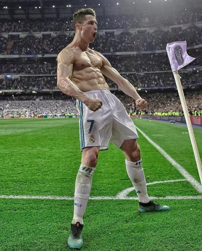 C罗一滴奶都不喝？他41岁体脂率7%，还真有自己的一套前两天，C罗前私人厨师巴