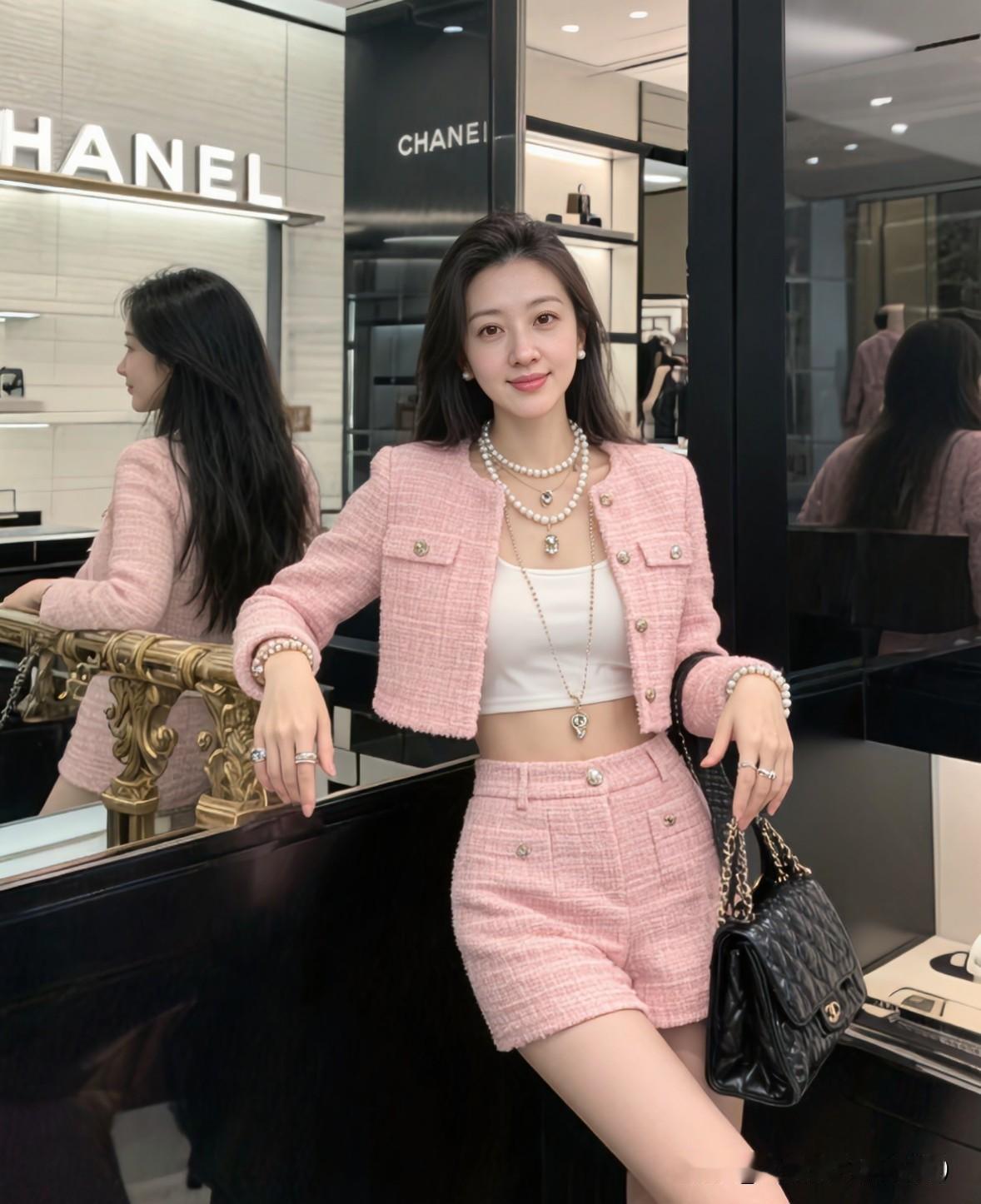 其实最熬人的难过，从不是歇斯底里的大哭。而是突然就愣在原地，鼻子一酸眼泪就