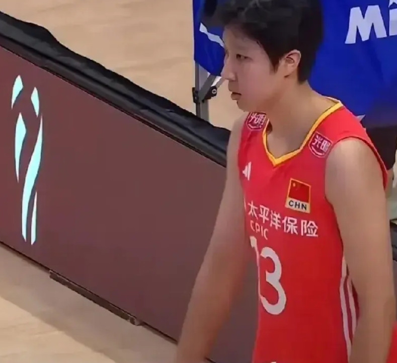 小将董禹含在世界女排联赛中的表现还是可圈可点的，有点像高配版的刘晓彤。俩人都是大