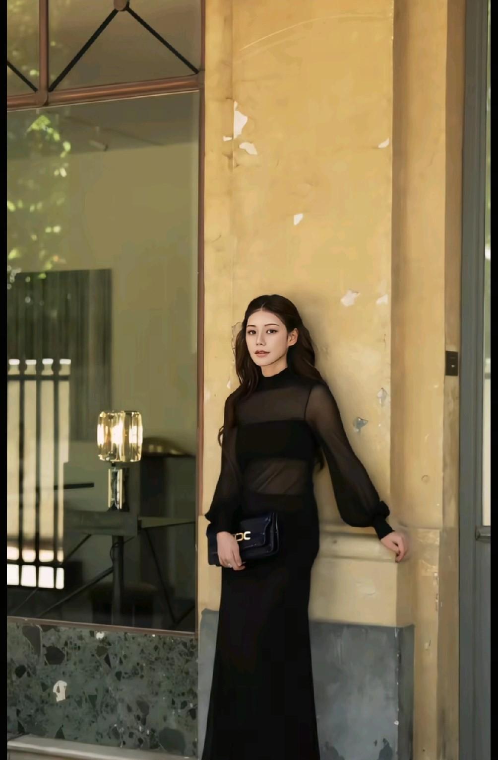 马筱梅这肚子都遮不住了吧！虽然她自今为止没有亲口承认自己怀孕，但她在直播间又是